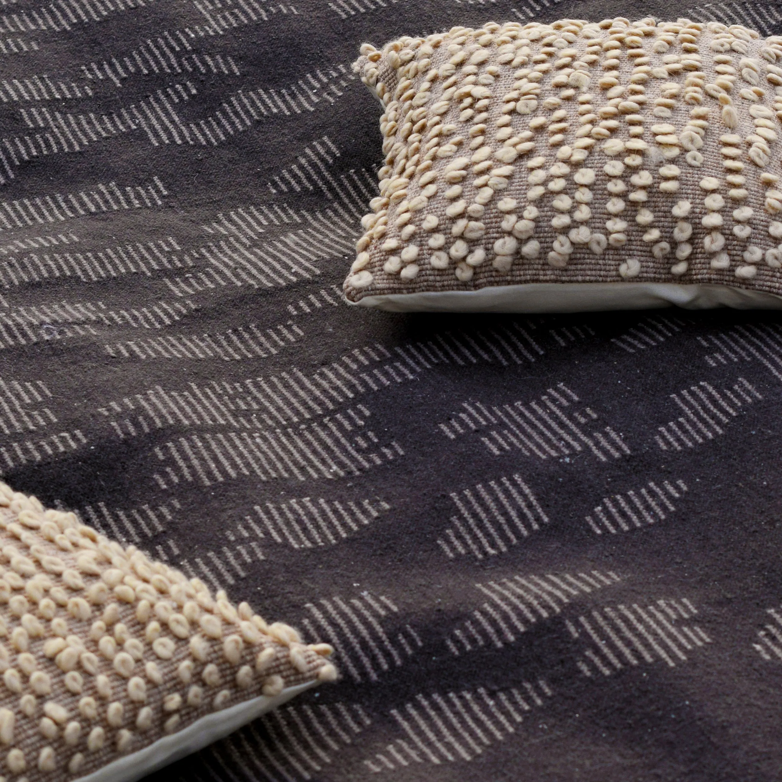 Finarte Silmu Cushion