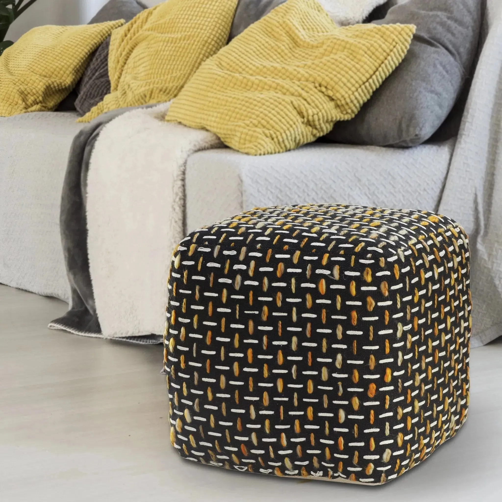 Flat Weave Lr34023 Black/Gold Pouf